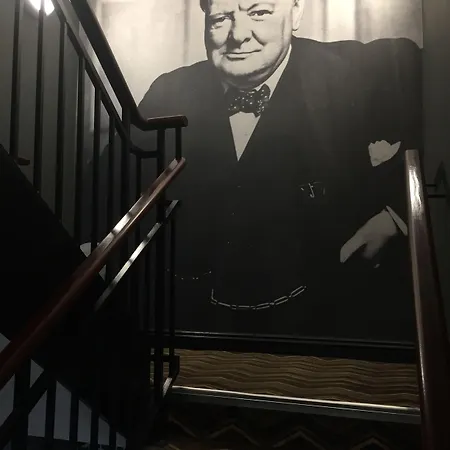 The Churchill 호텔 4*