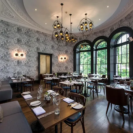 The Churchill 호텔