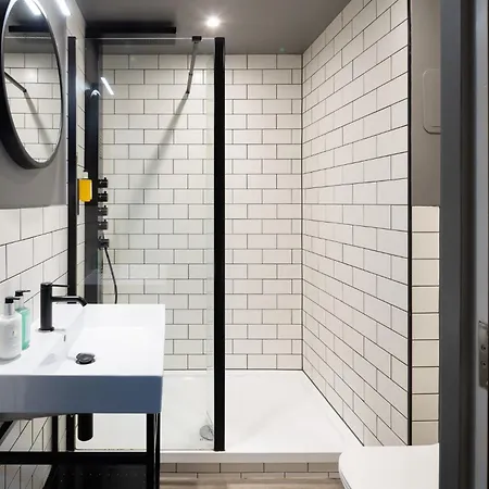 מלון The Churchill 4*