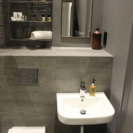 מלון The Churchill 4*