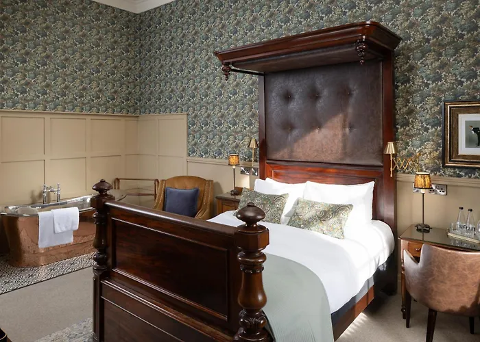 ザ チャーチル ホテル 4*